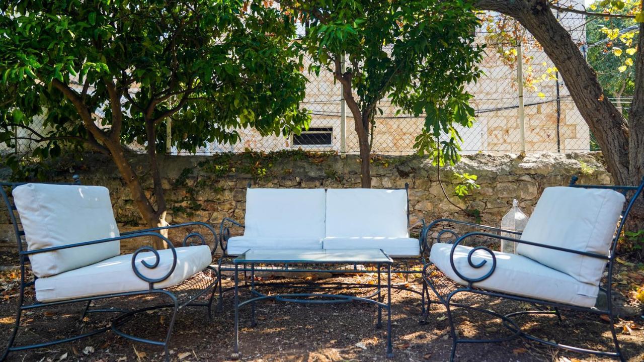 Charming Two-Bed Apartment Orange Garden Sutivan Kültér fotó